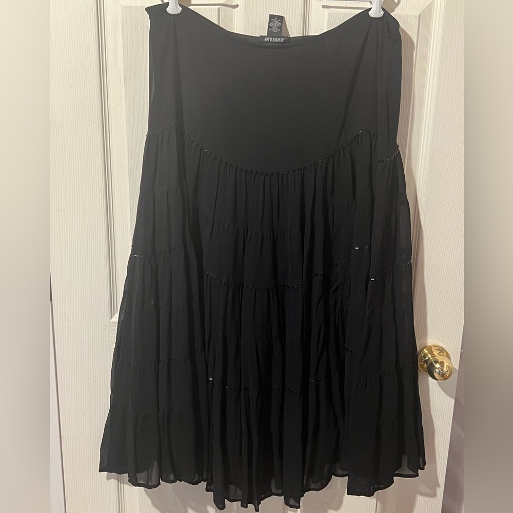 Avenue Women Skirt Size 18/20 Lined Flowy Tiered Side Zip Beaded